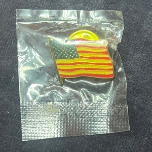American Flag pin ,NEW
